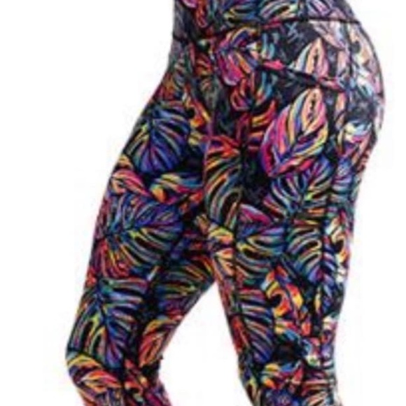 CVG Constantly Varied Gear Tropic Like It's Hot Capri Leggings - Picture 4 of 4